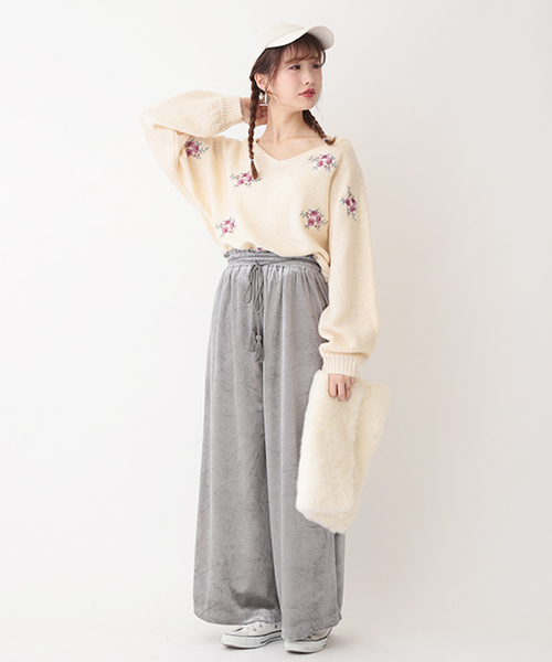 one after another NICE CLAUP（ワンアフターアナザーナイスクラップ）の「Vネック花柄刺繍ニット（ニット/セーター・レディース・アイボリー/ブラック/レッド・FREE）」の10枚目の写真