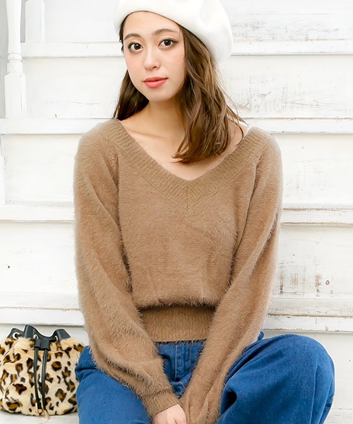 KOBE LETTUCE（コウベレタス）の「着るだけで冬の愛され顔に変身♪Vネックorタートルネック　ショート丈フェザーシャギーニットトップス/レディースセーター/神戸レタス[N1010]（ニット/セーター・レディース・アイボリー/サックスブルー/ピンクベージュ/キャメル/グレー/ブルーグリーン/パープル系その他2/ホワイト系その他2/イエロー系その他2/パープル系その他/イエロー系その他/ピンク系その他/グリーン系その他2/ブルー系その他2/ブルー系その他/ブラック系その他2/ピンク系その他4/ブラック系その他/グリーン系その他/ホワイト系その他/ピンク系その他3/ピンク系その他2・FREE）」の15枚目の写真