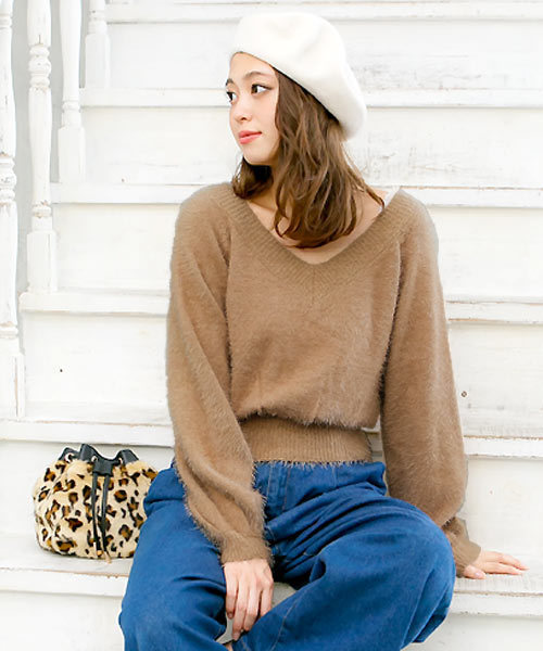 KOBE LETTUCE（コウベレタス）の「着るだけで冬の愛され顔に変身♪Vネックorタートルネック　ショート丈フェザーシャギーニットトップス/レディースセーター/神戸レタス[N1010]（ニット/セーター・レディース・アイボリー/サックスブルー/ピンクベージュ/キャメル/グレー/ブルーグリーン/パープル系その他2/ホワイト系その他2/イエロー系その他2/パープル系その他/イエロー系その他/ピンク系その他/グリーン系その他2/ブルー系その他2/ブルー系その他/ブラック系その他2/ピンク系その他4/ブラック系その他/グリーン系その他/ホワイト系その他/ピンク系その他3/ピンク系その他2・FREE）」の16枚目の写真