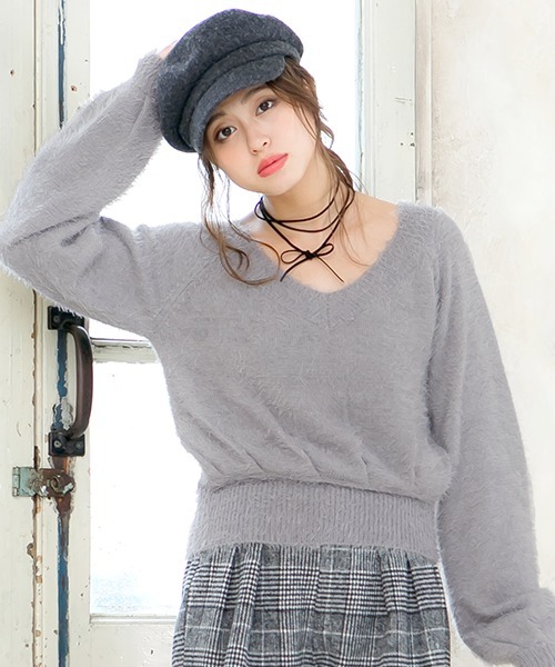 KOBE LETTUCE（コウベレタス）の「着るだけで冬の愛され顔に変身♪Vネックorタートルネック　ショート丈フェザーシャギーニットトップス/レディースセーター/神戸レタス[N1010]（ニット/セーター・レディース・アイボリー/サックスブルー/ピンクベージュ/キャメル/グレー/ブルーグリーン/パープル系その他2/ホワイト系その他2/イエロー系その他2/パープル系その他/イエロー系その他/ピンク系その他/グリーン系その他2/ブルー系その他2/ブルー系その他/ブラック系その他2/ピンク系その他4/ブラック系その他/グリーン系その他/ホワイト系その他/ピンク系その他3/ピンク系その他2・FREE）」の6枚目の写真