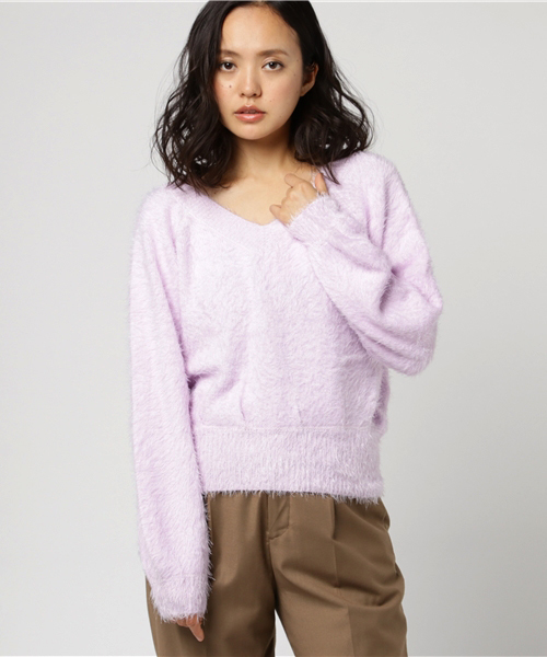 KOBE LETTUCE（コウベレタス）の「着るだけで冬の愛され顔に変身♪Vネックorタートルネック　ショート丈フェザーシャギーニットトップス/レディースセーター/神戸レタス[N1010]（ニット/セーター・レディース・アイボリー/サックスブルー/ピンクベージュ/キャメル/グレー/ブルーグリーン/パープル系その他2/ホワイト系その他2/イエロー系その他2/パープル系その他/イエロー系その他/ピンク系その他/グリーン系その他2/ブルー系その他2/ブルー系その他/ブラック系その他2/ピンク系その他4/ブラック系その他/グリーン系その他/ホワイト系その他/ピンク系その他3/ピンク系その他2・FREE）」の13枚目の写真