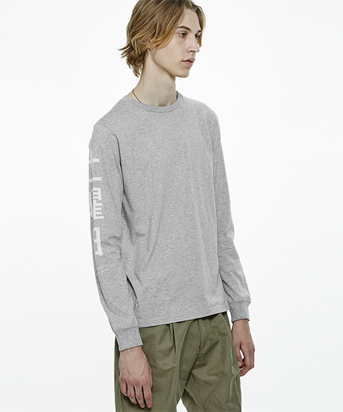 Saturdays NYC(サタデーズ ニューヨークシティ )の「Hanja Long Sleeve T-Shirt(Tシャツ/カットソー・メンズ・グレー/ピンク・X-SMALL/M/L/X-LARGE/S)」の8枚目の写真