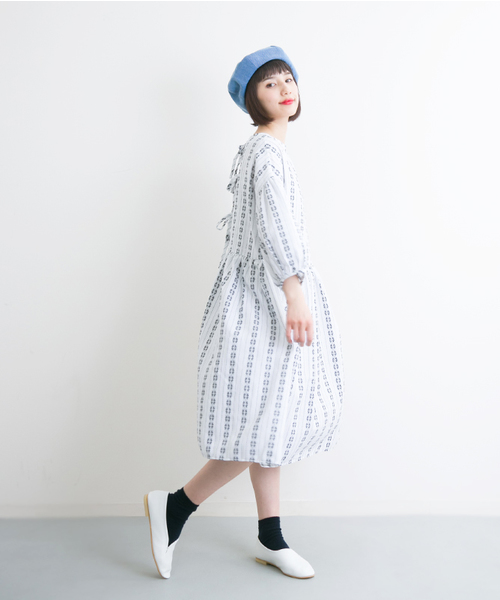 MERLOT(メルロー)の「バックリボンフラワーストライプ柄ワンピース5965(ワンピース・レディース・ブラック/ホワイト・FREE)」の1枚目の写真