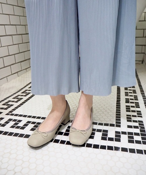 enchanted（エンチャンテッド）の「《晴雨兼用》リボンローヒールレインパンプス（パンプス・レディース・ブルー/ブラック/ピンク/レッド/グレー/ワインレッド/ブラウン/ブラック系その他/チャコールグレー/ダークグレー/ライトブルー/ベージュ/ピンク系その他/ダークブラウン/ダークグリーン/シルバー/アンティークシルバー/サーモンピンク・24.5/22.5/24/23/23.5/25/25.5/22）」の8枚目の写真