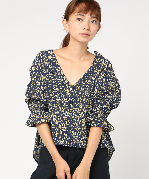 MOUSSY（マウジー）の「DYE FLOWER BLOUSE（シャツ/ブラウス・レディース・ブラック系その他/レッド系その他/ダークネイビー・FREE）」の12枚目の写真