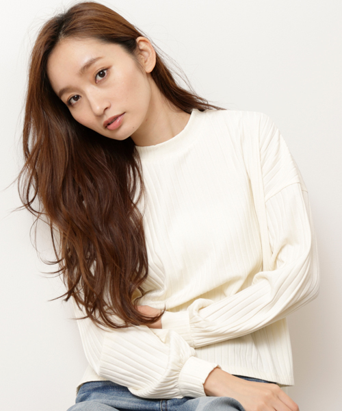 RAY CASSIN（レイカズン）の「袖ボリュームプチハイプル（Tシャツ/カットソー・レディース・ブラック/キャメル/キナリ/ラベンダー・FREE）」の2枚目の写真