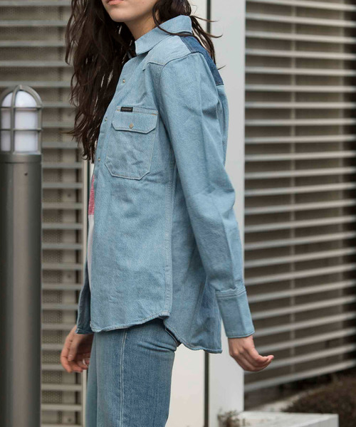 Calvin Klein Jeans（カルヴァンクラインジーンズ）の「ウェスタンデニムシャツ（シャツ/ブラウス・レディース・ブルー・MEDIUM/LARGE/SMALL/X-SMALL）」の6枚目の写真