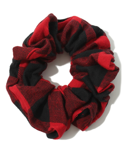 AZUL by moussy（アズールバイマウジー）の「ブロックチェックシュシュ（シュシュ・レディース・ブラック系その他/ブラック×レッド・FREE）」の3枚目の写真