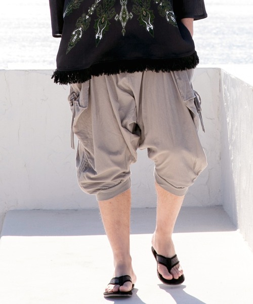 チャイハネ（チャイハネ）の「【チャイハネ】カットソードレープMEN'Sサルエルパンツ（その他パンツ・メンズ・ブラック/グレー/ターコイズブルー/オレンジ/モスグリーン/ブラウン/レッド/グリーン/ネイビー/オレンジ系その他/ベージュ/ブルー/カーキ/ダークベージュ/マスタード/オリーブ/ライトグリーン/レンガ・FREE）」の3枚目の写真