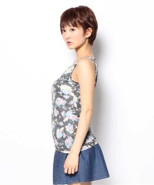 MAJESTIC LEGON(マジェスティックレゴン)の「花柄プリントタンク(Tシャツ/カットソー・レディース・ブルー系その他/ピンク系その他/ブラック・FREE)」の5枚目の写真