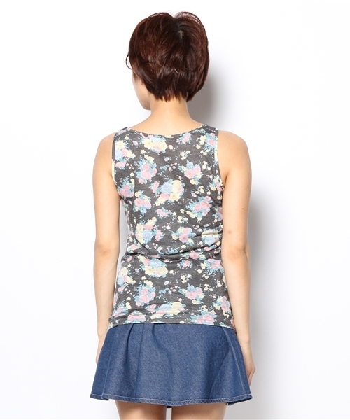 MAJESTIC LEGON(マジェスティックレゴン)の「花柄プリントタンク(Tシャツ/カットソー・レディース・ブルー系その他/ピンク系その他/ブラック・FREE)」の6枚目の写真