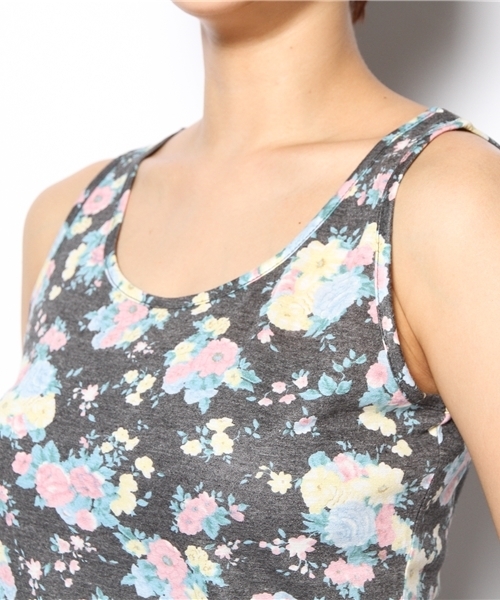 MAJESTIC LEGON(マジェスティックレゴン)の「花柄プリントタンク(Tシャツ/カットソー・レディース・ブルー系その他/ピンク系その他/ブラック・FREE)」の7枚目の写真