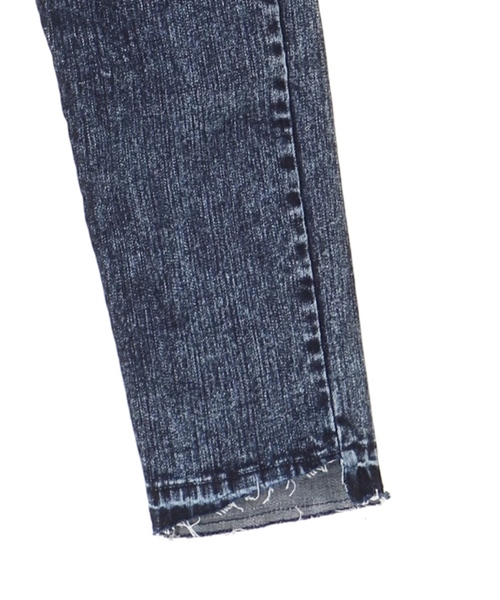 Editt by YECCA VECCA（エディットバイイェッカヴェッカ）の「裾カットオフデニムパンツ（その他パンツ・レディース・インディゴブルー/その他16・SMALL/MEDIUM）」の6枚目の写真