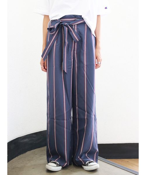 Ungrid(アングリッド)の「ハイウエストストライプパンツ(その他パンツ・レディース・ネイビー/キャメル・SMALL/MEDIUM)」の2枚目の写真