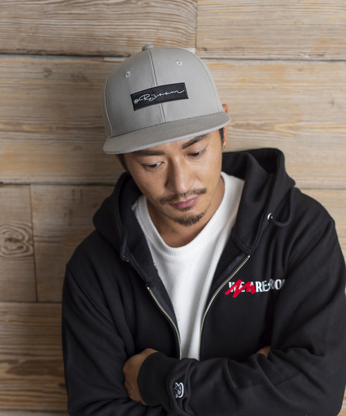 #Re:room（リルーム）の「ボックスロゴ フラットバイザー キャップ（キャップ・メンズ・ホワイト/ブラック/ベージュ/グレー・FREE）」の10枚目の写真