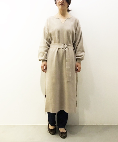 natural couture（ナチュラルクチュール）の「キーネックニットワンピ（ワンピース・レディース・ブラック/ベージュ/ブラウン/ピンク/キャメル・FREE）」の6枚目の写真