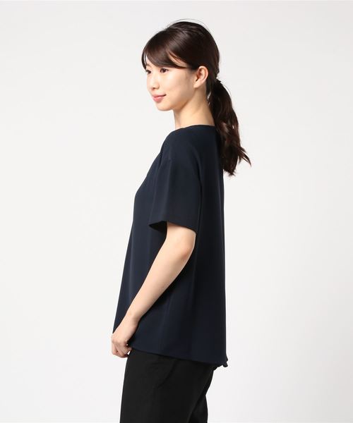 A/C DESIGN BY ALPHA CUBIC（エーシーデザインバイアルファキュービック）の「バックスリットブラウス（シャツ/ブラウス・レディース・モカ/ネイビー/オフホワイト・9号/11号）」の4枚目の写真