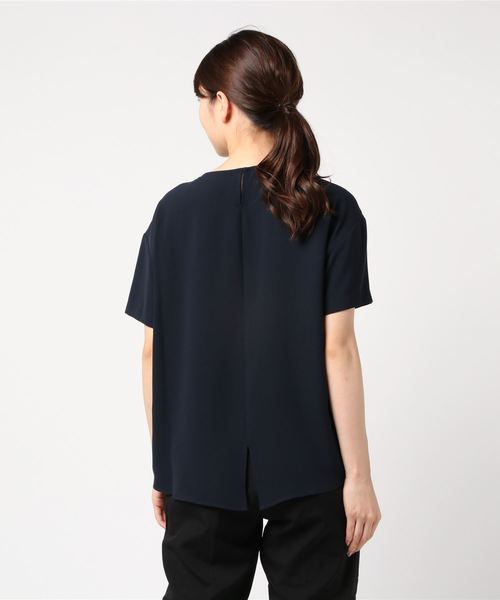 A/C DESIGN BY ALPHA CUBIC（エーシーデザインバイアルファキュービック）の「バックスリットブラウス（シャツ/ブラウス・レディース・モカ/ネイビー/オフホワイト・9号/11号）」の5枚目の写真