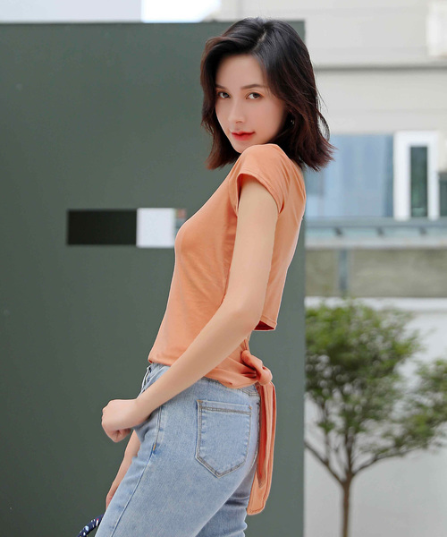 OSYAREVO(オシャレボ)の「バックオープンリボンTシャツ(Tシャツ/カットソー・レディース・ブラック/ホワイト/コーラル・SMALL/MEDIUM/LARGE)」の12枚目の写真