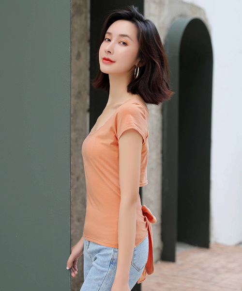 OSYAREVO(オシャレボ)の「バックオープンリボンTシャツ(Tシャツ/カットソー・レディース・ブラック/ホワイト/コーラル・SMALL/MEDIUM/LARGE)」の13枚目の写真