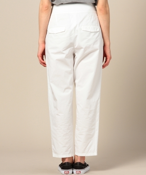 BEAUTY&YOUTH UNITED ARROWS（ビューティーアンドユースユナイテッドアローズ）の「BYBC コットンツイルタックテーパードパンツ　◆（その他パンツ・レディース・ホワイト/ベージュ・SMALL/MEDIUM）」の3枚目の写真