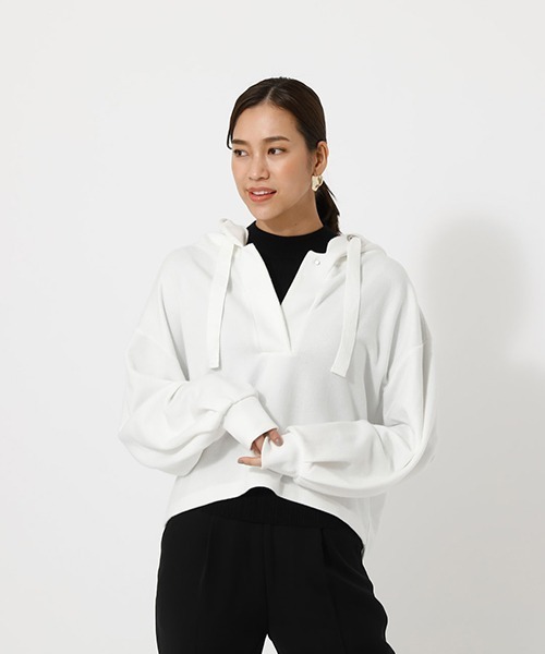AZUL by moussy(アズールバイマウジー)の「SHORT LOOSE HOODIE/ショートルーズフーディ(パーカー・レディース・ベージュ/オフホワイト・SMALL/MEDIUM)」の1枚目の写真