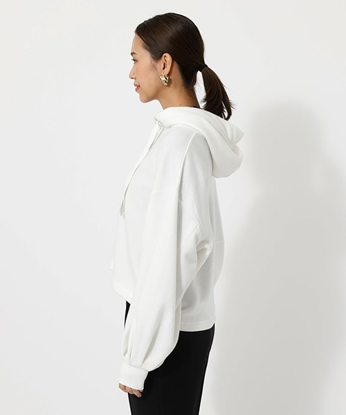 AZUL by moussy(アズールバイマウジー)の「SHORT LOOSE HOODIE/ショートルーズフーディ(パーカー・レディース・ベージュ/オフホワイト・SMALL/MEDIUM)」の6枚目の写真