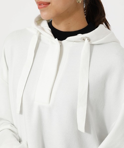 AZUL by moussy(アズールバイマウジー)の「SHORT LOOSE HOODIE/ショートルーズフーディ(パーカー・レディース・ベージュ/オフホワイト・SMALL/MEDIUM)」の8枚目の写真