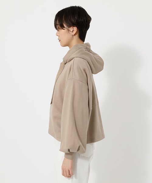 AZUL by moussy(アズールバイマウジー)の「SHORT LOOSE HOODIE/ショートルーズフーディ(パーカー・レディース・ベージュ/オフホワイト・SMALL/MEDIUM)」の14枚目の写真