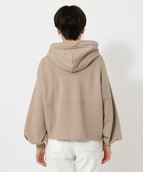 AZUL by moussy(アズールバイマウジー)の「SHORT LOOSE HOODIE/ショートルーズフーディ(パーカー・レディース・ベージュ/オフホワイト・SMALL/MEDIUM)」の15枚目の写真