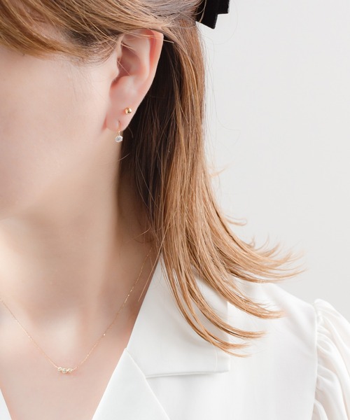 ESTELLE(エステール)の「K18 イエローゴールド ピアス (4mm) ESTELLE/エステール(ピアス(両耳用)・レディース・イエローゴールド・-)」の6枚目の写真