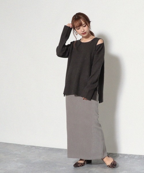 Cheek（チーク）の「ショルダースリットアシメニット（ニット/セーター・レディース・チャコールグレー/モカ/ベージュ・MEDIUM）」の12枚目の写真