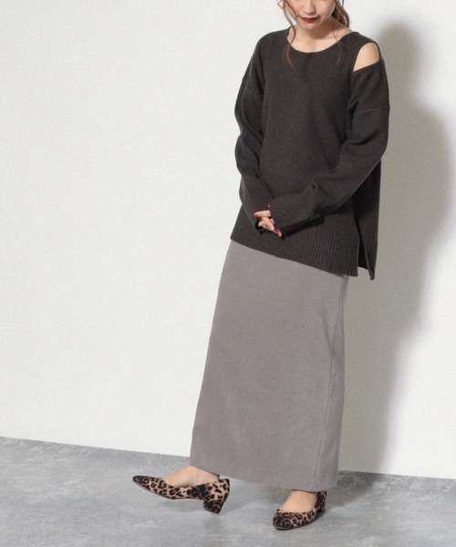 Cheek（チーク）の「ショルダースリットアシメニット（ニット/セーター・レディース・チャコールグレー/モカ/ベージュ・MEDIUM）」の14枚目の写真