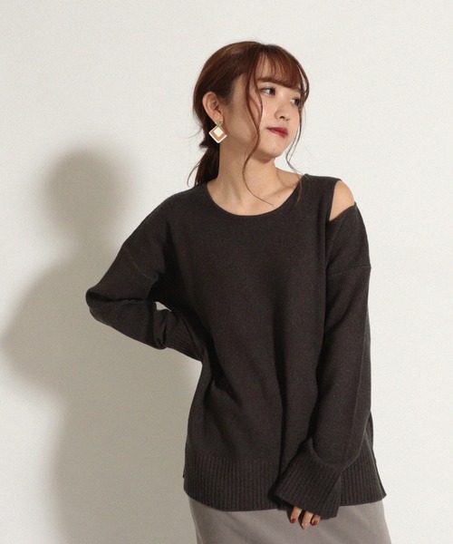 Cheek（チーク）の「ショルダースリットアシメニット（ニット/セーター・レディース・チャコールグレー/モカ/ベージュ・MEDIUM）」の4枚目の写真