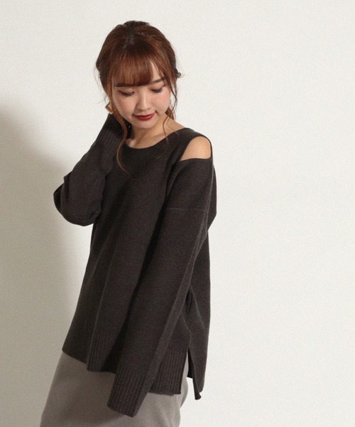 Cheek（チーク）の「ショルダースリットアシメニット（ニット/セーター・レディース・チャコールグレー/モカ/ベージュ・MEDIUM）」の5枚目の写真