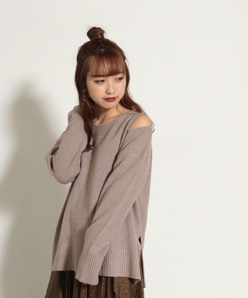 Cheek（チーク）の「ショルダースリットアシメニット（ニット/セーター・レディース・チャコールグレー/モカ/ベージュ・MEDIUM）」の15枚目の写真