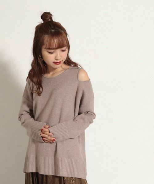 Cheek（チーク）の「ショルダースリットアシメニット（ニット/セーター・レディース・チャコールグレー/モカ/ベージュ・MEDIUM）」の17枚目の写真