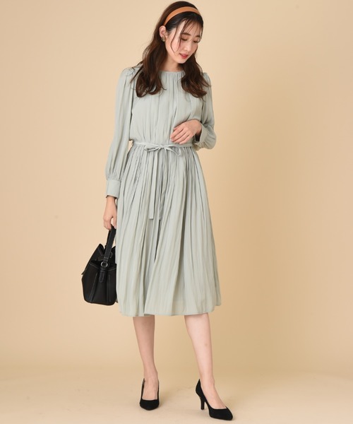 INTERPLANET（インタープラネット）の「パウダーサテンギャザーワンピース（ワンピース・レディース・グレイッシュベージュ/ミント/ネイビー・FREE）」の18枚目の写真