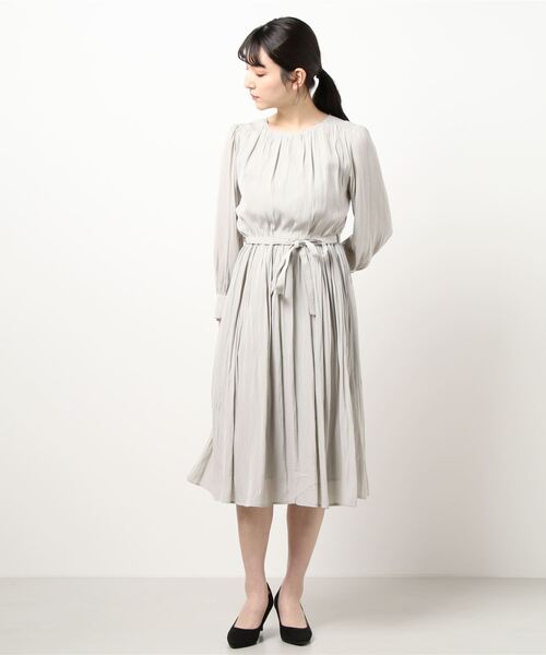 INTERPLANET（インタープラネット）の「パウダーサテンギャザーワンピース（ワンピース・レディース・グレイッシュベージュ/ミント/ネイビー・FREE）」の21枚目の写真