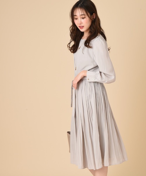 INTERPLANET（インタープラネット）の「パウダーサテンギャザーワンピース（ワンピース・レディース・グレイッシュベージュ/ミント/ネイビー・FREE）」の10枚目の写真