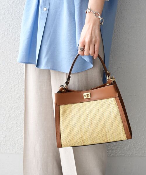 Carol J.（キャロルジェイ）の「GIANNI NOTARO CAROL J:PAGLIAトート(S)（トートバッグ・レディース・キャメル・ONE SIZE）」の2枚目の写真