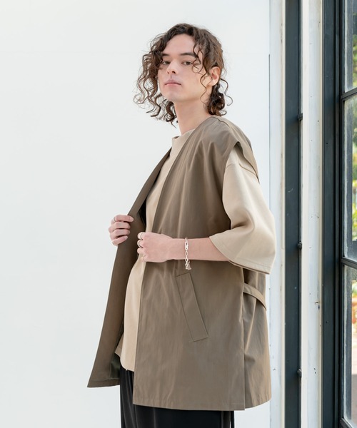 CASPER JOHN（キャスパージョン）の「Side Slit Semi-long Vest/サイドスリットセミロングベスト（ベスト・メンズ・ブラック/モカ・SMALL/MEDIUM）」の4枚目の写真