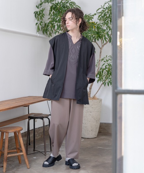 CASPER JOHN（キャスパージョン）の「Side Slit Semi-long Vest/サイドスリットセミロングベスト（ベスト・メンズ・ブラック/モカ・SMALL/MEDIUM）」の15枚目の写真