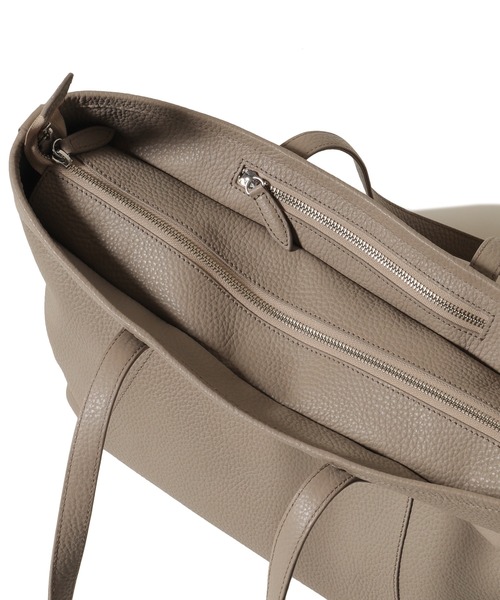 MEN'S BIGI（メンズビギ）の「メンズビギオリジナルデザイン　撥水レザートートバッグ（トートバッグ・メンズ・ベージュ/ネイビー・FREE）」の3枚目の写真