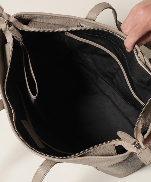 MEN'S BIGI（メンズビギ）の「メンズビギオリジナルデザイン　撥水レザートートバッグ（トートバッグ・メンズ・ベージュ/ネイビー・FREE）」の12枚目の写真