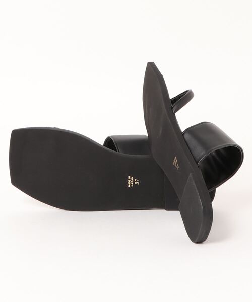 CAPRICIEUX LE'MAGE（カプリシューレマージュ）の「アシメトングフラットサンダル（パンプス・レディース・キャメル/ブラック・39/37）」の4枚目の写真