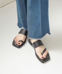 CAPRICIEUX LE'MAGE | アシメトングフラットサンダル(パンプス)