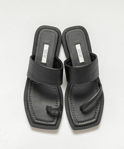 CAPRICIEUX LE'MAGE（カプリシューレマージュ）の「アシメトングフラットサンダル（パンプス・レディース・キャメル/ブラック・39/37）」の6枚目の写真