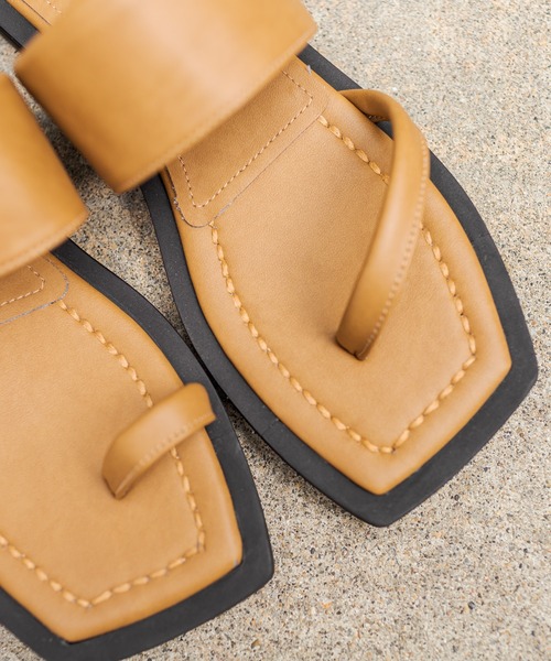 CAPRICIEUX LE'MAGE（カプリシューレマージュ）の「アシメトングフラットサンダル（パンプス・レディース・キャメル/ブラック・39/37）」の15枚目の写真