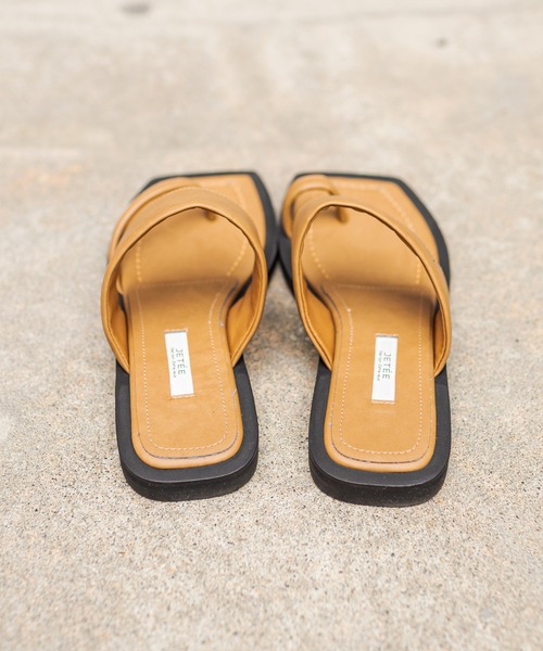 CAPRICIEUX LE'MAGE（カプリシューレマージュ）の「アシメトングフラットサンダル（パンプス・レディース・キャメル/ブラック・39/37）」の13枚目の写真